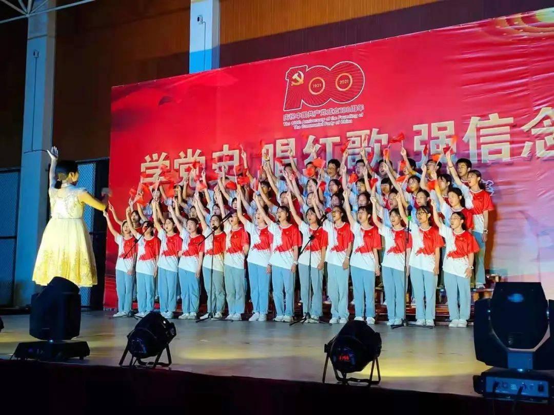 女儿说妈妈白活了。女儿说的是玩笑话你你们怎么认为？游戏画面